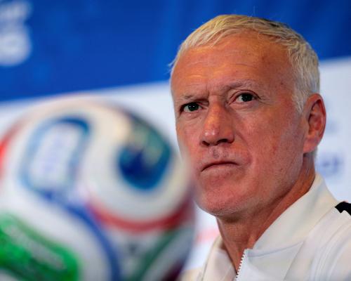 Deschamps no se inmuta ante el árbitro argentino en cuartos