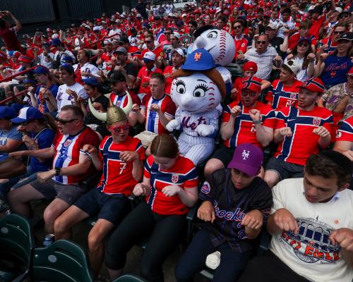 El Mundial lleva cantos y pasión al béisbol estadounidense