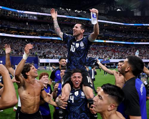Messi dobla la realidad y Argentina elimina a Inglaterra