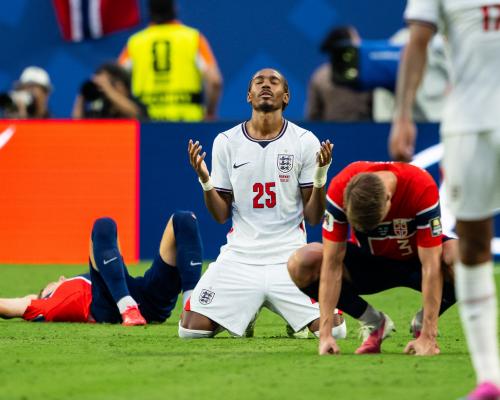 Inglaterra tiembla pero su defensa la salva ante Noruega