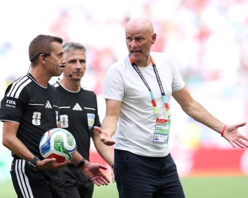Solbakken acusa que el balón golpeó un cable antes del empate…