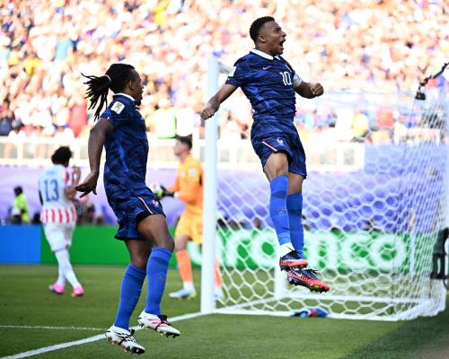 Mbappé de penal mete a Francia en cuartos ante Marruecos