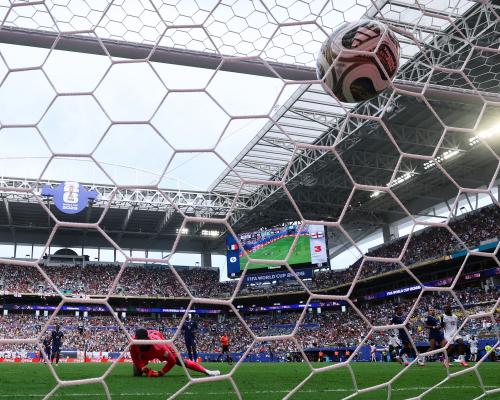 Saka con hat-trick y el caos del 4-0: Inglaterra venció 6-4…