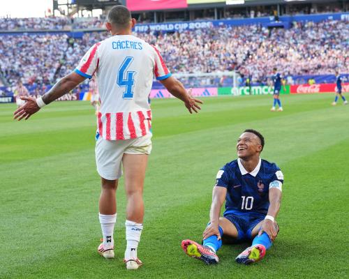 Francia liquida a Paraguay con un penal de Mbappé y avanza…